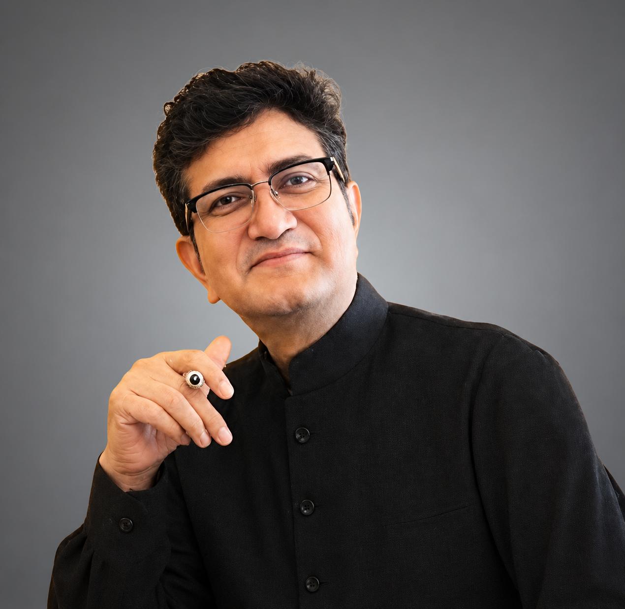 Dharavi Gets Its Anthem: Dharavi Ka Kal Bula Raha Hai, Penned by Prasoon Joshi and Sung by Shankar Mahadevan