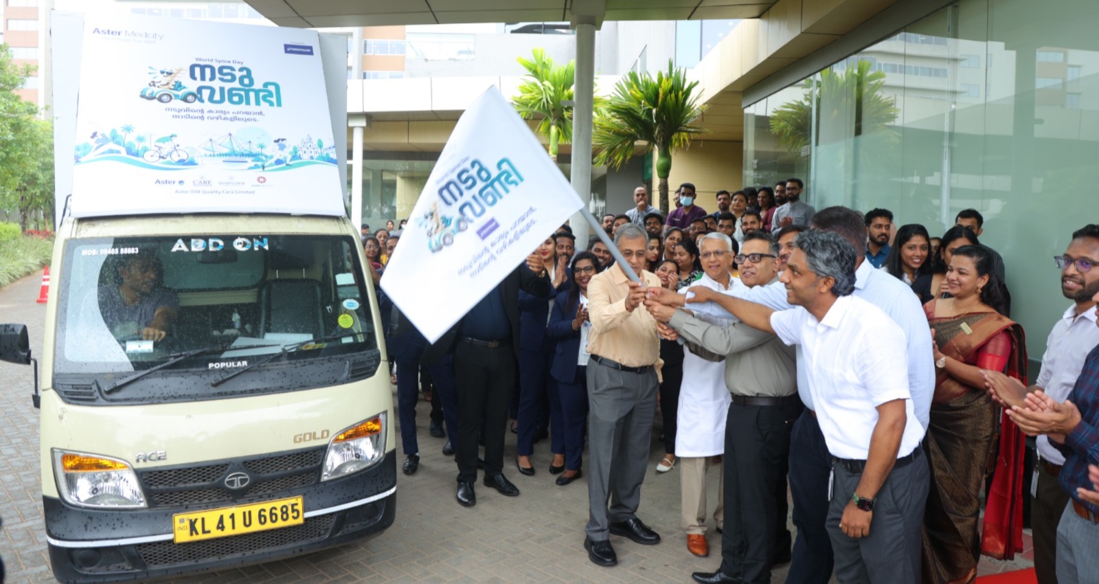 Aster Spine Centre Organizes Nadu Vandi Awareness Journey and Spine Up Challenge for World Spine Day