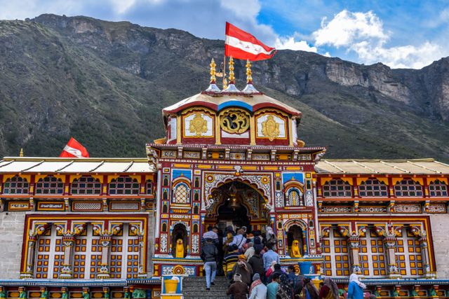 Badrinath Sees Record Pilgrim Rush as Footfall Crosses 18.67 Lakh