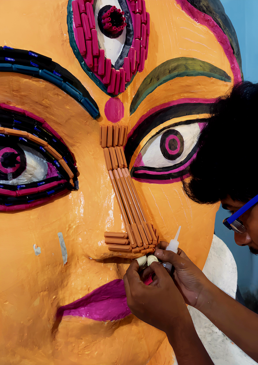 Pentonic creates a Durga idol with 13,000 recycled plastic pens I Linc Limited