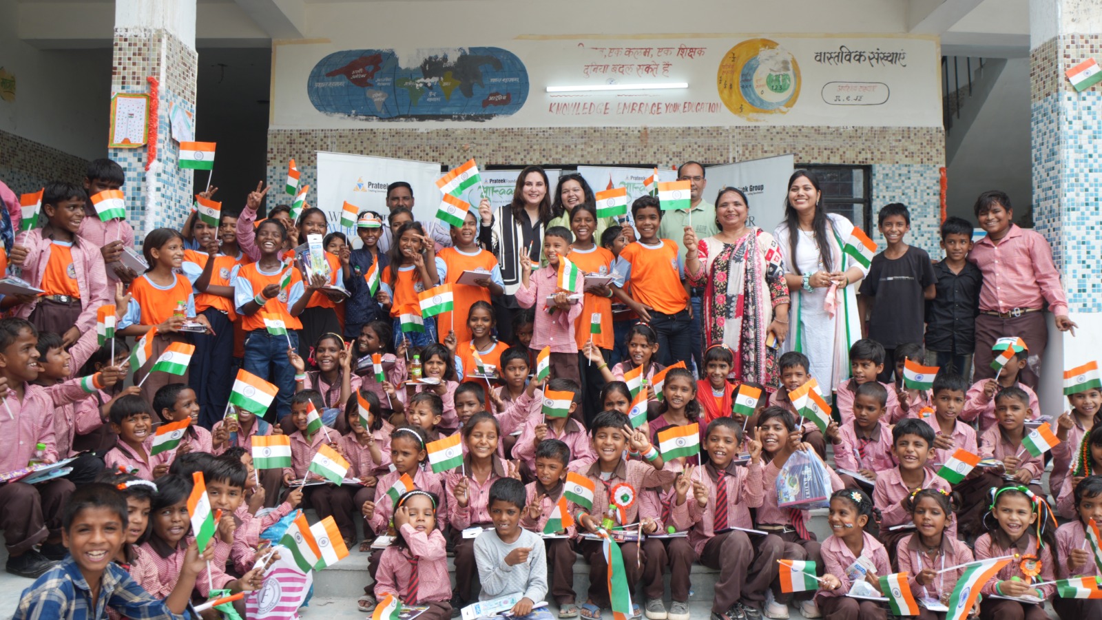 Prateek Group Foundation-Aakar Distributes Stationery to Over 150 Children on Independence Day